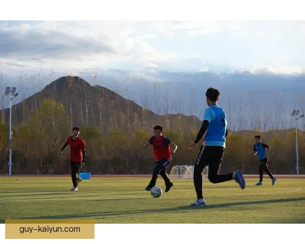 亨利盘带的艺术与其背后的故事，展现足球中独特的技术和思维方式。